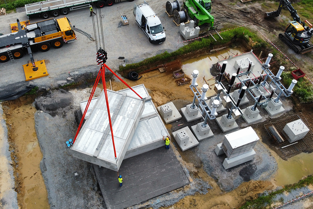 Service: We’re here for you! We take the time-consuming project work off your hands and help ease the workload on site.