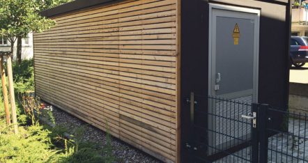 Umfassende Ausstattung Oben: Beispielausführungen individueller Gestaltung, ob vollflächig farbig oder z. B. mit schöner Klinkerfassade und Satteldach.